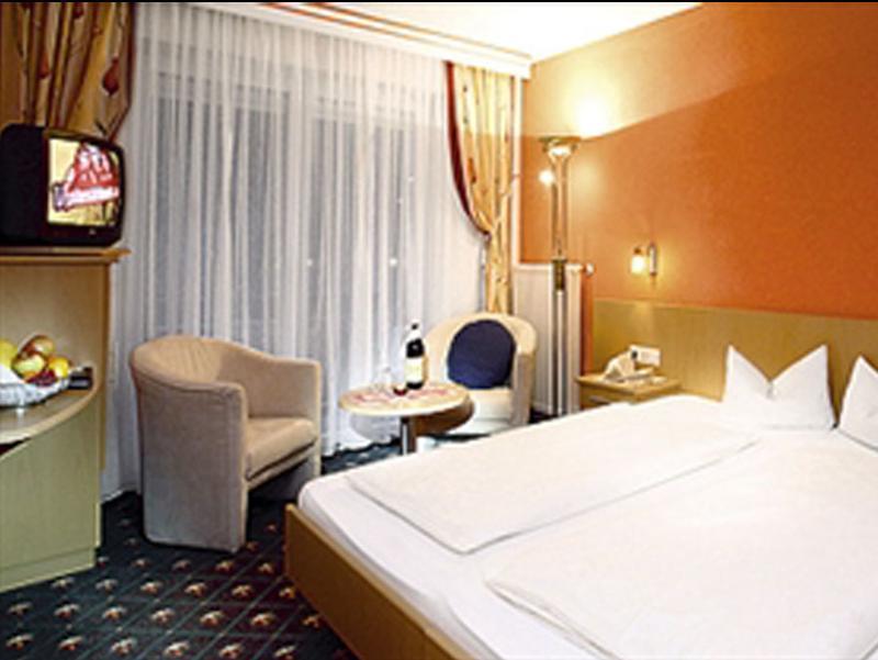 Hotel Hubertus Fuegen Exterior photo